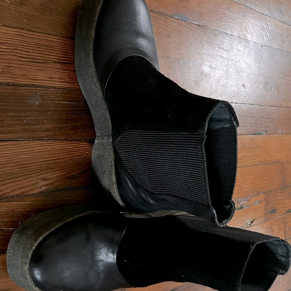 Black leather boots from Spain